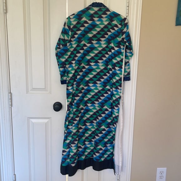 Khaadi Pakistani Indian kurta with stripes of printed cloth and embroidery. - Picture 9 of 9